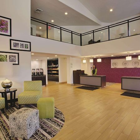 La Quinta Inn & Suites By Wyndham Detroit Metro Airport Romulus Exteriör bild