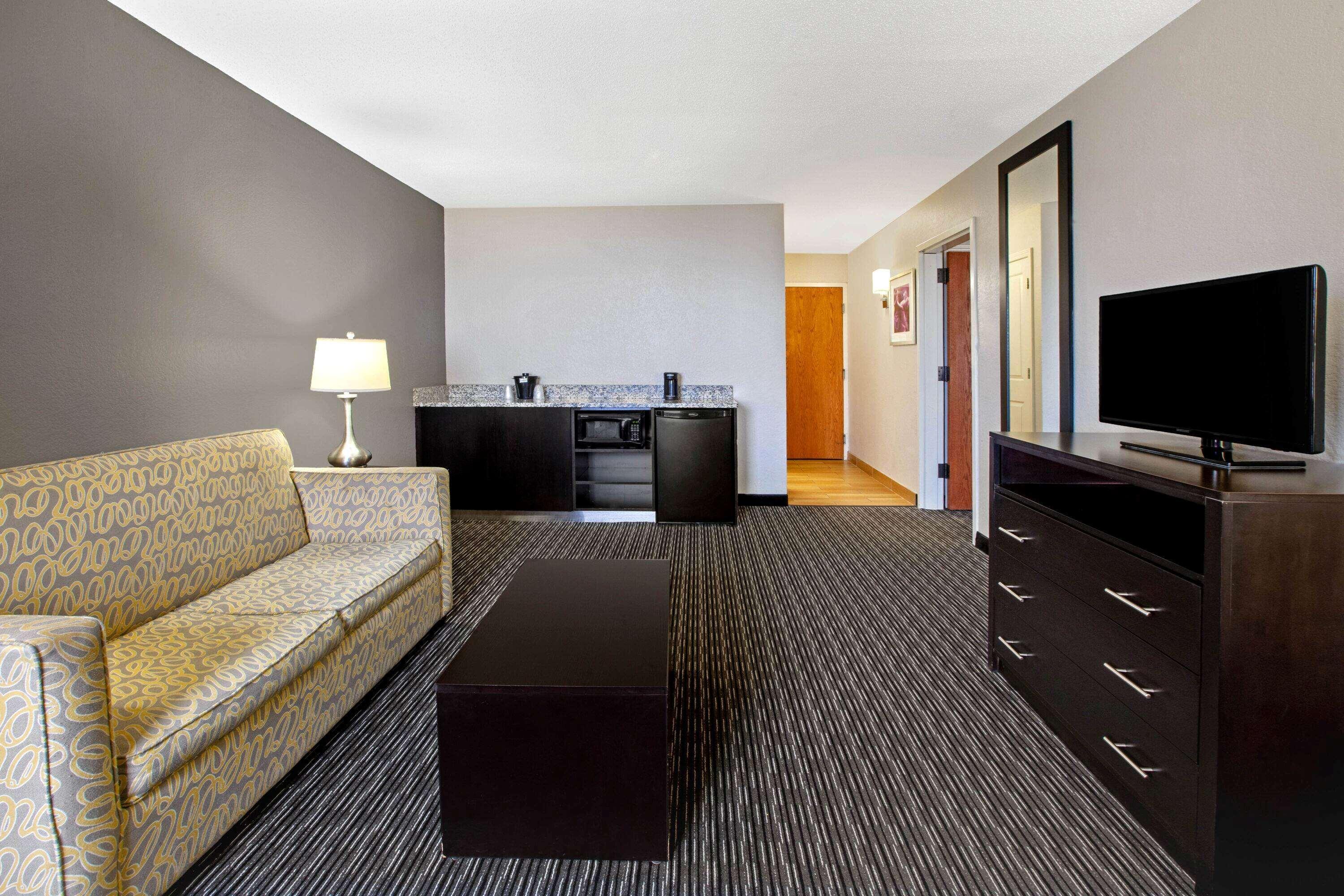 La Quinta Inn & Suites By Wyndham Detroit Metro Airport Romulus Exteriör bild