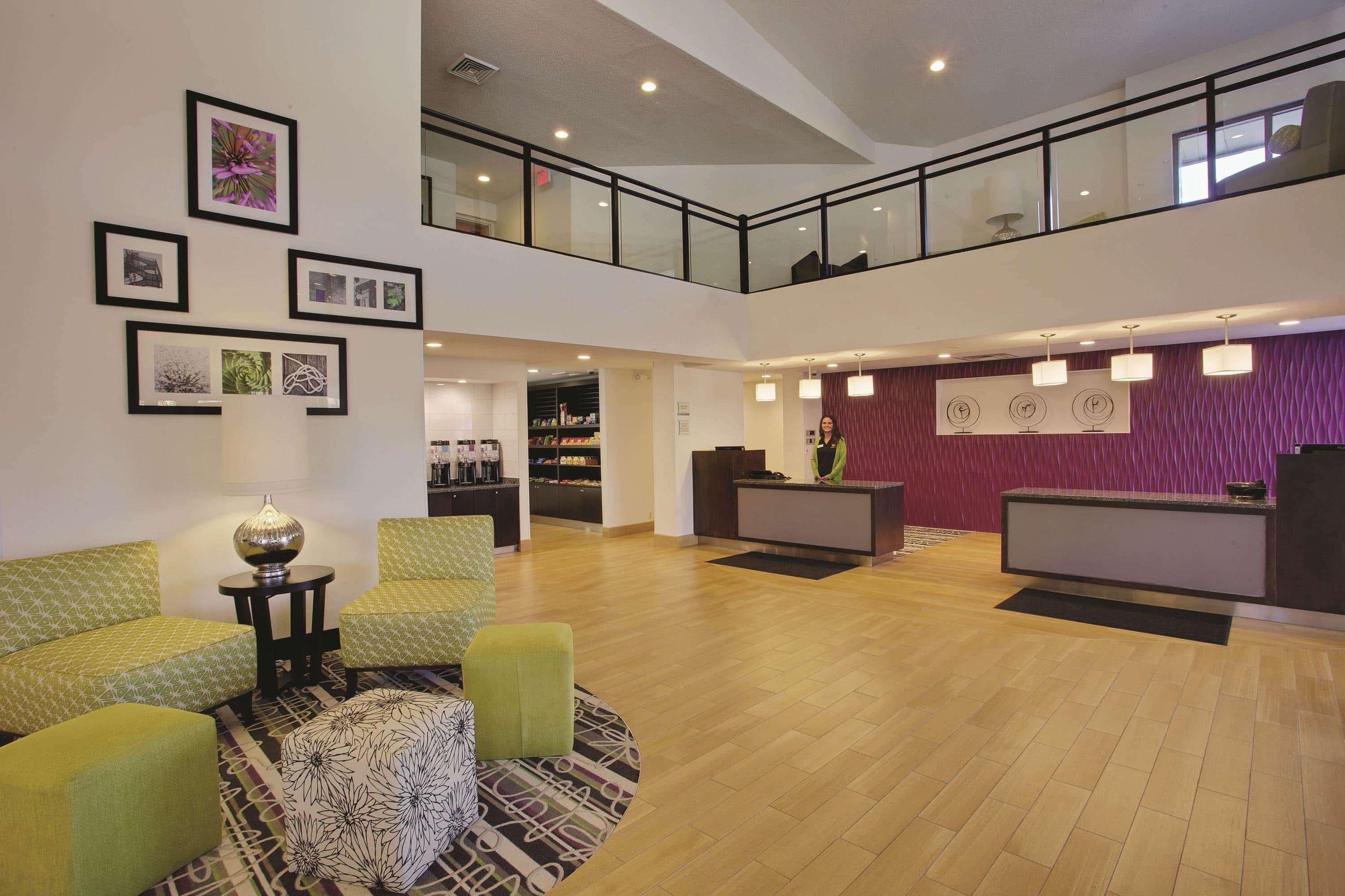 La Quinta Inn & Suites By Wyndham Detroit Metro Airport Romulus Exteriör bild