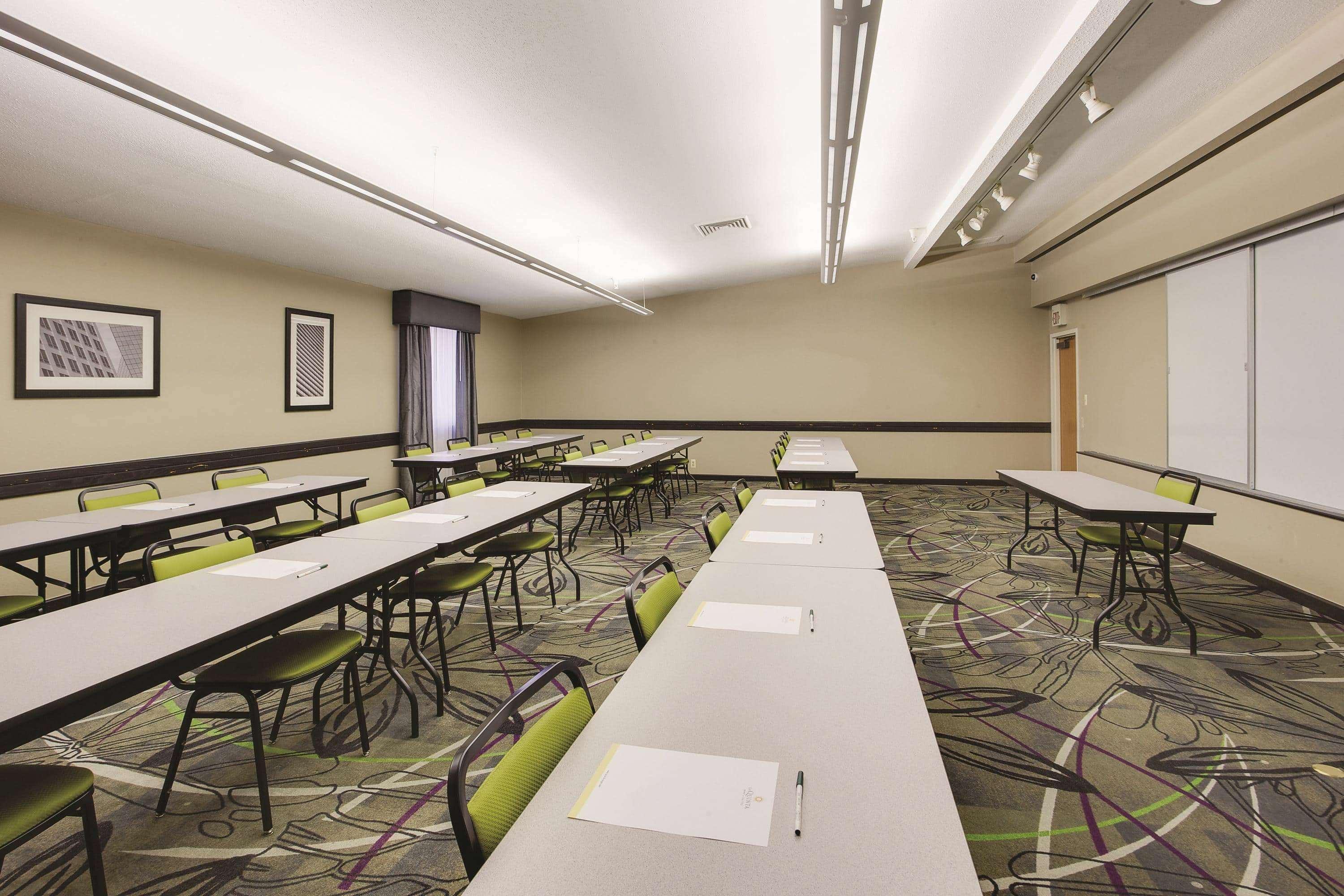 La Quinta Inn & Suites By Wyndham Detroit Metro Airport Romulus Exteriör bild