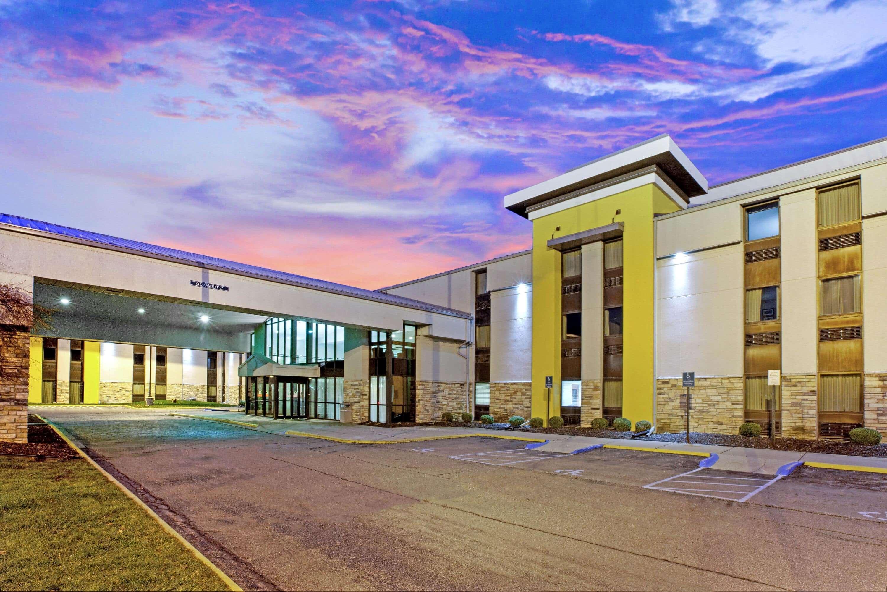 La Quinta Inn & Suites By Wyndham Detroit Metro Airport Romulus Exteriör bild