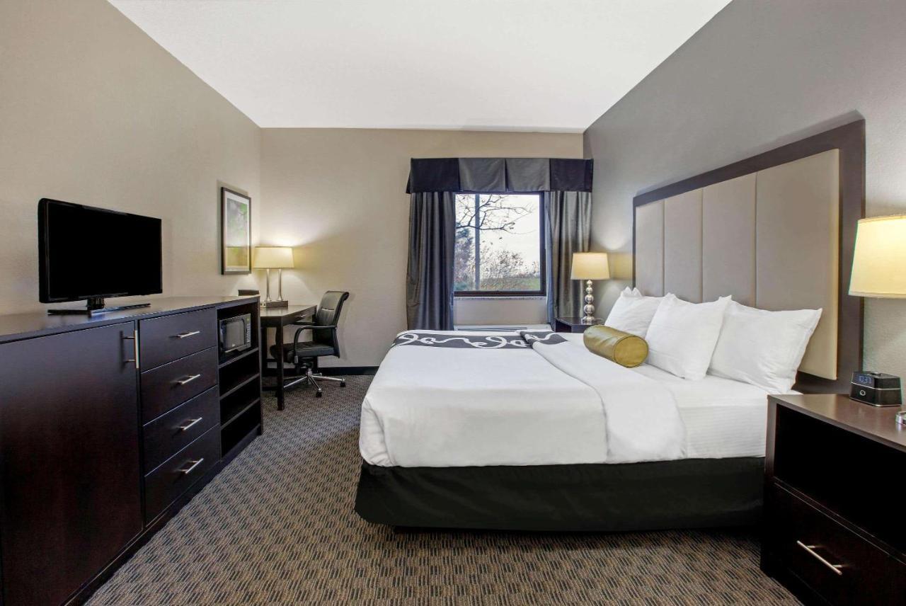La Quinta Inn & Suites By Wyndham Detroit Metro Airport Romulus Exteriör bild