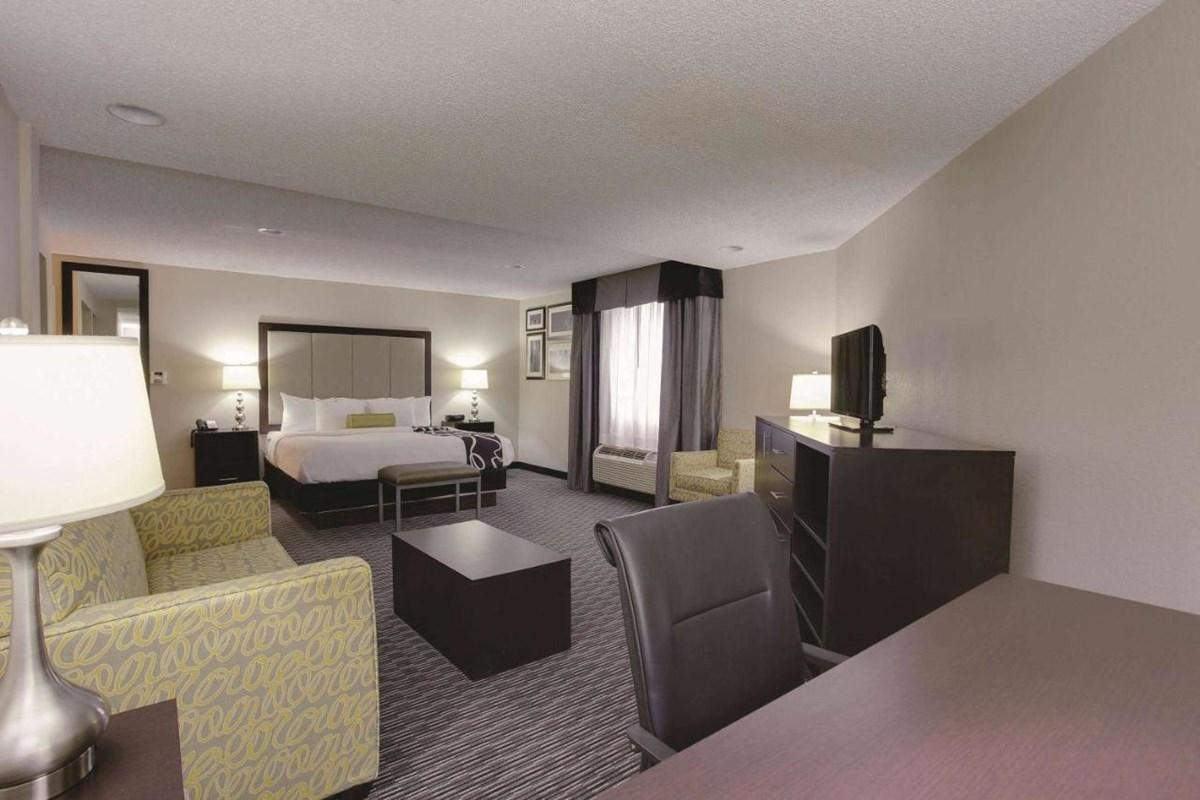 La Quinta Inn & Suites By Wyndham Detroit Metro Airport Romulus Exteriör bild