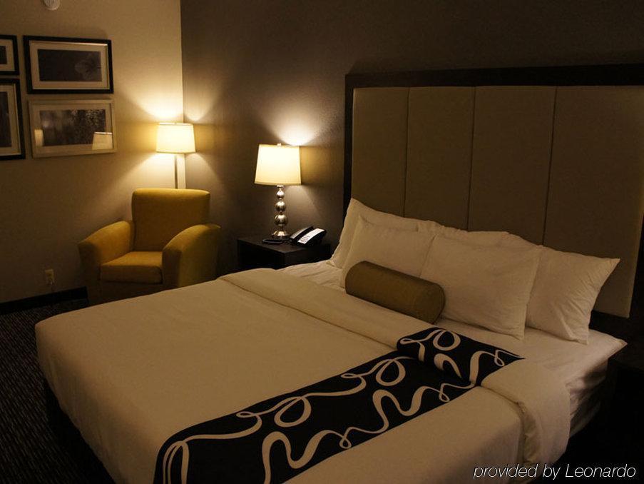 La Quinta Inn & Suites By Wyndham Detroit Metro Airport Romulus Exteriör bild