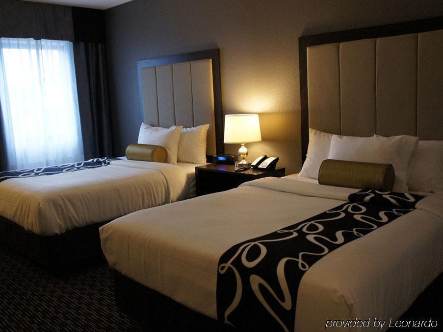 La Quinta Inn & Suites By Wyndham Detroit Metro Airport Romulus Exteriör bild